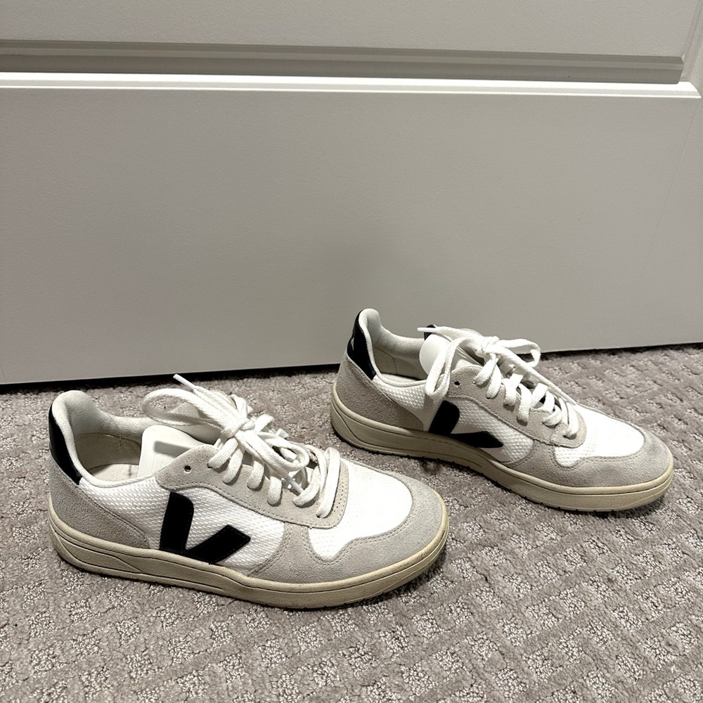Vejas Women’s V-10 Sneakers, White/Nautico, Size 8 (39), worn once